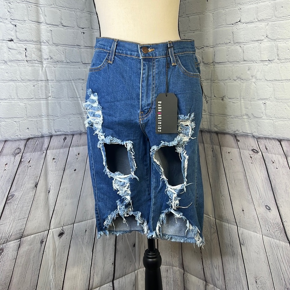 Fashion Nova Cropped Jeans